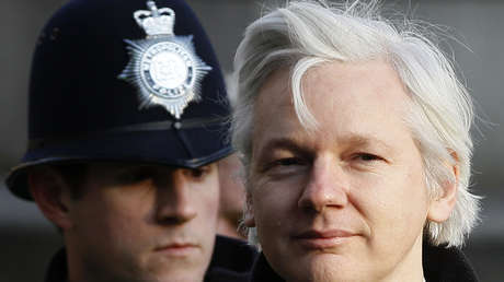 Liberan a Julian Assange, MINUTO A MINUTO