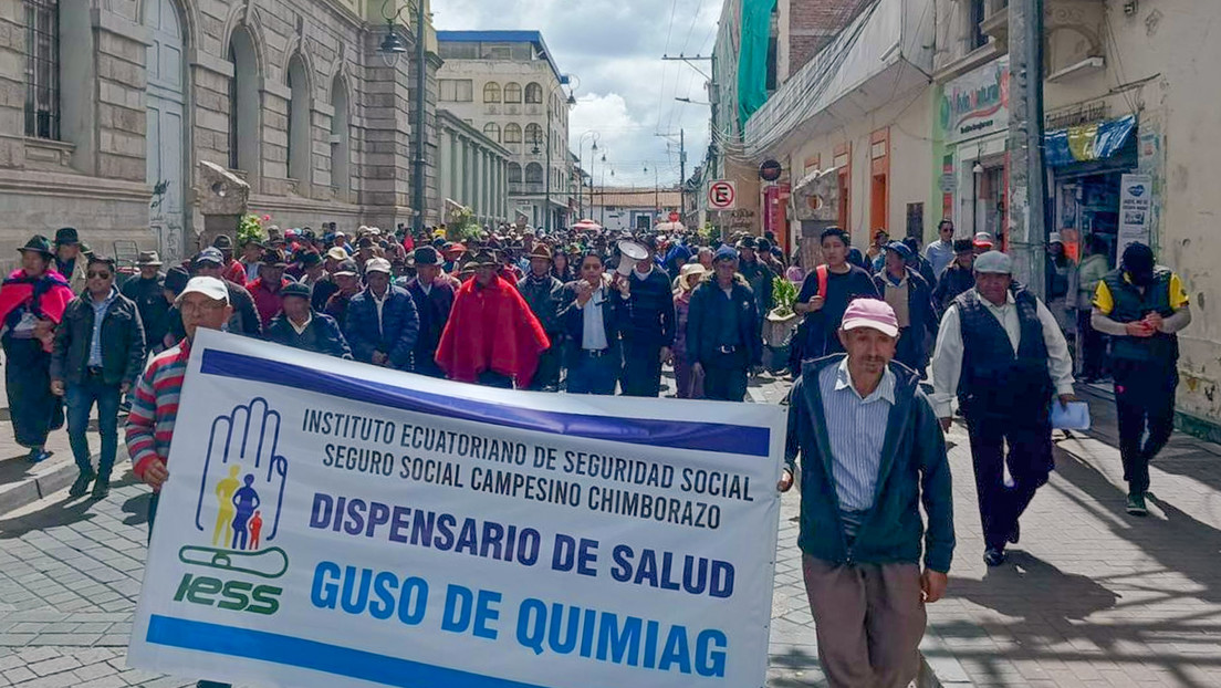 Ecuatorianos toman las calles en contra del aumento de precios de la gasolina