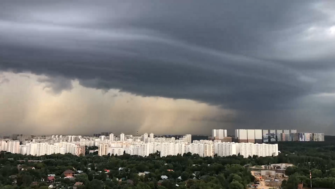 VIDEOS, FOTOS: Así fue el paso del huracán Orján por Moscú