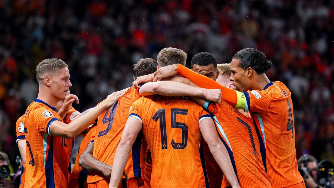 Países Bajos, en semifinales de la Eurocopa tras superar a Turquía