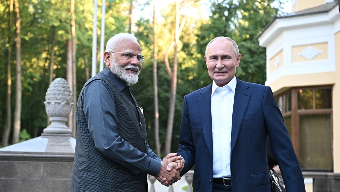Vladímir Putin se reúne con el primer ministro indio
