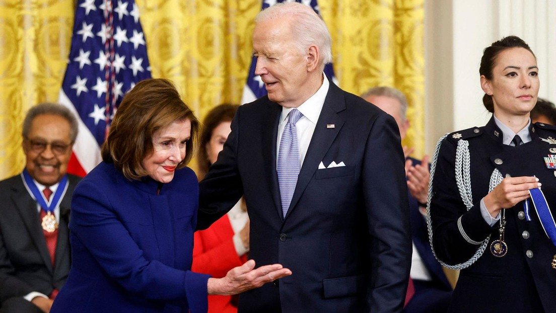 "¿Te estoy hablando en inglés?": Pelosi explota contra una periodista que le preguntaba sobre la candidatura de Biden