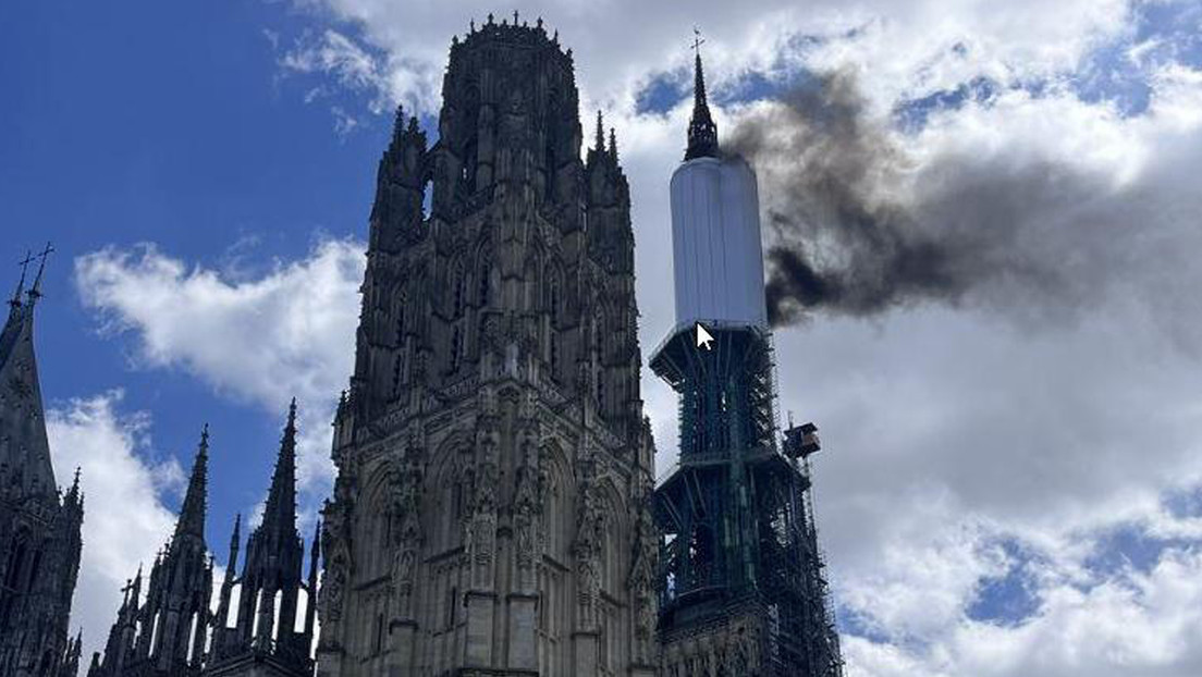 Se incendia una catedral gótica en Francia
