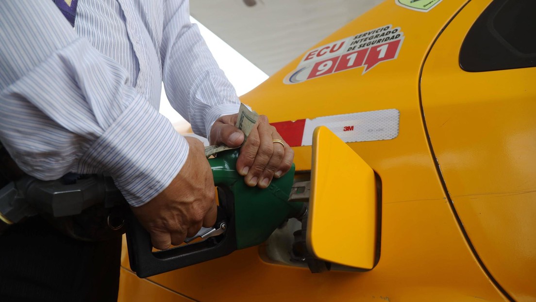 Ecuador estrena aumentos escalonados del costo de las gasolinas en medio del rechazo popular