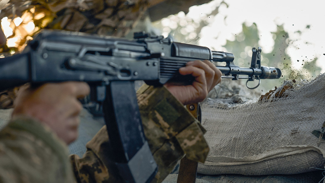 Unidad neonazi Azov publica escalofriante video de asesinato de un militar ruso herido