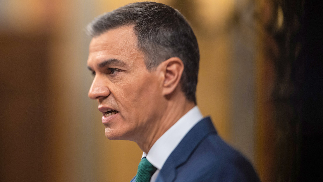 "Todo el rato hablando": Sánchez interrumpe su discurso y se queja de los diputados del PP