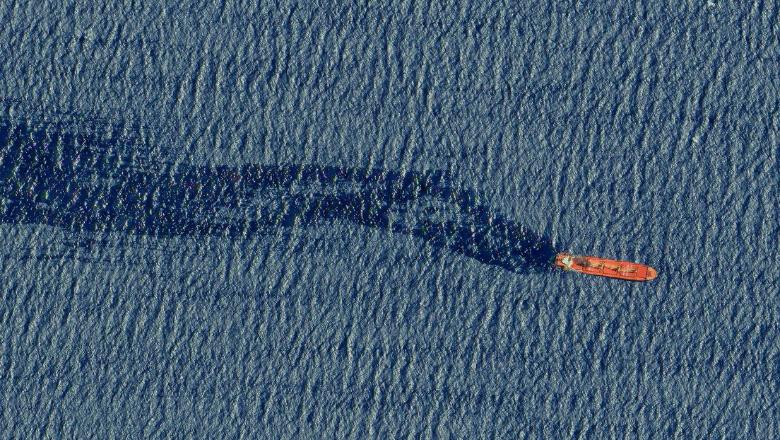 Imágenes satelitales muestran mancha de petróleo en el mar Rojo tras ataque hutí