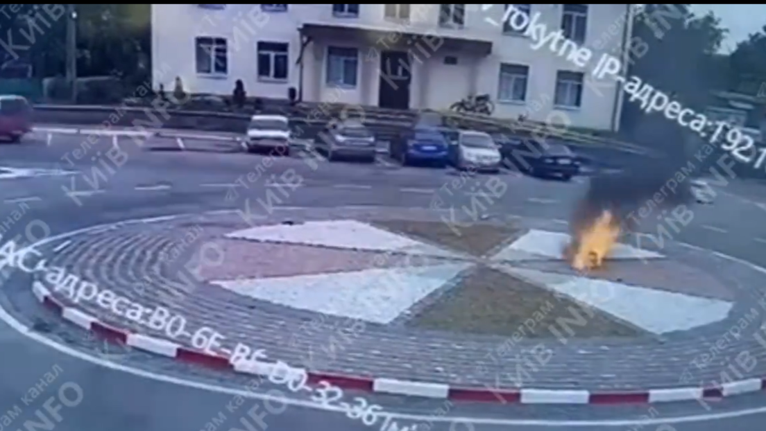 Una ucraniana se prende fuego aparentemente por la movilización de su marido (FUERTES IMÁGENES)