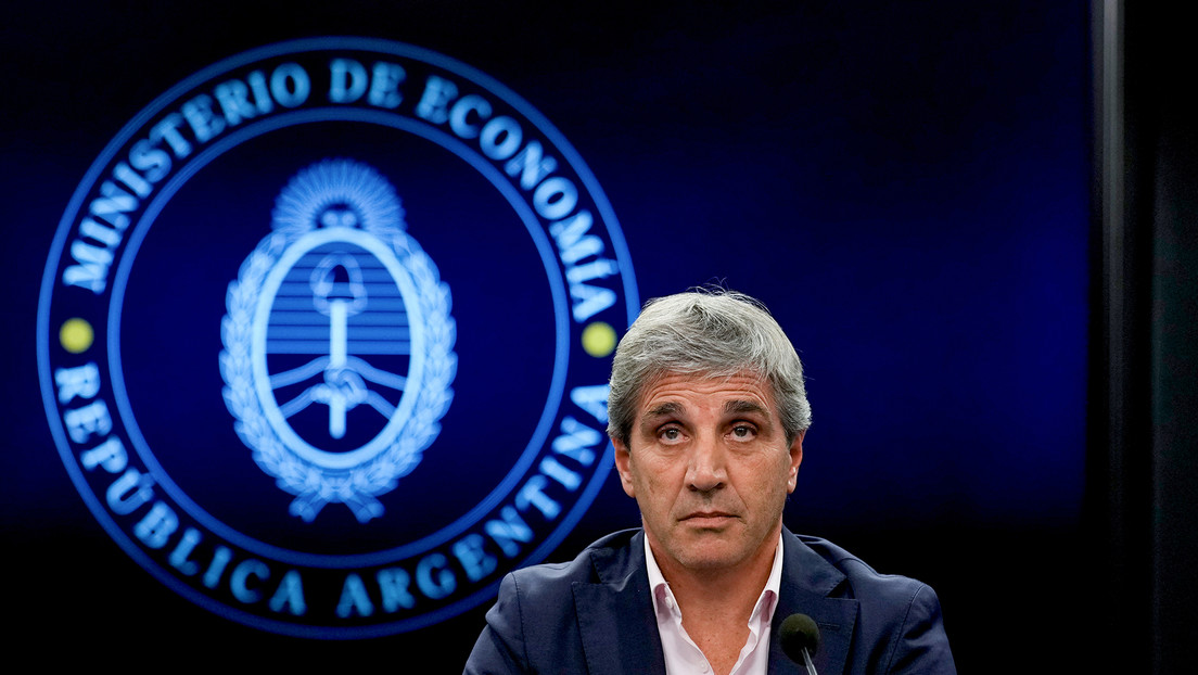 Ministro argentino: “La gente va a tener que vender dólares para pagar impuestos”