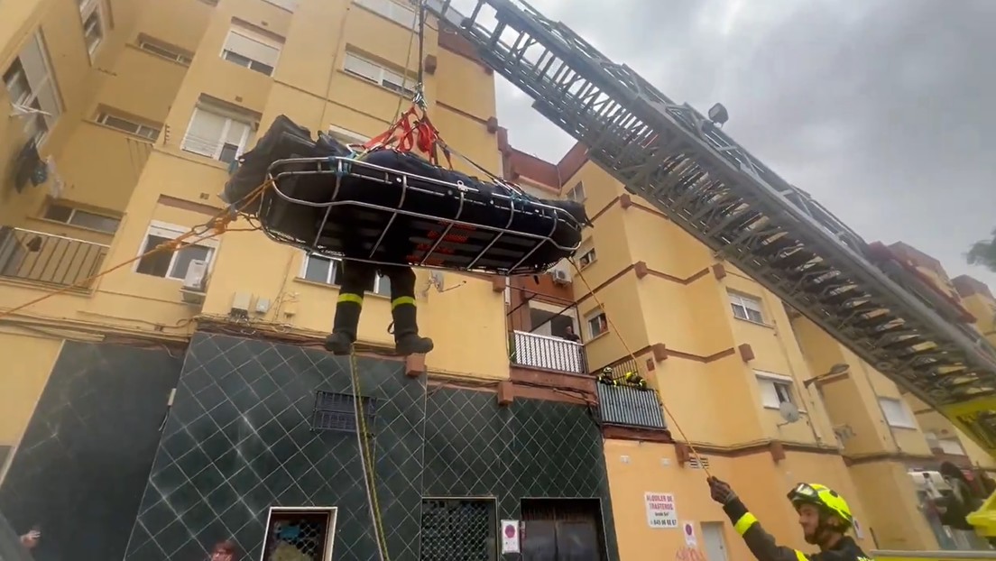 VIDEOS: Evacúan a un español de 300 kilos que llevaba 6 meses sin poder levantarse de la cama