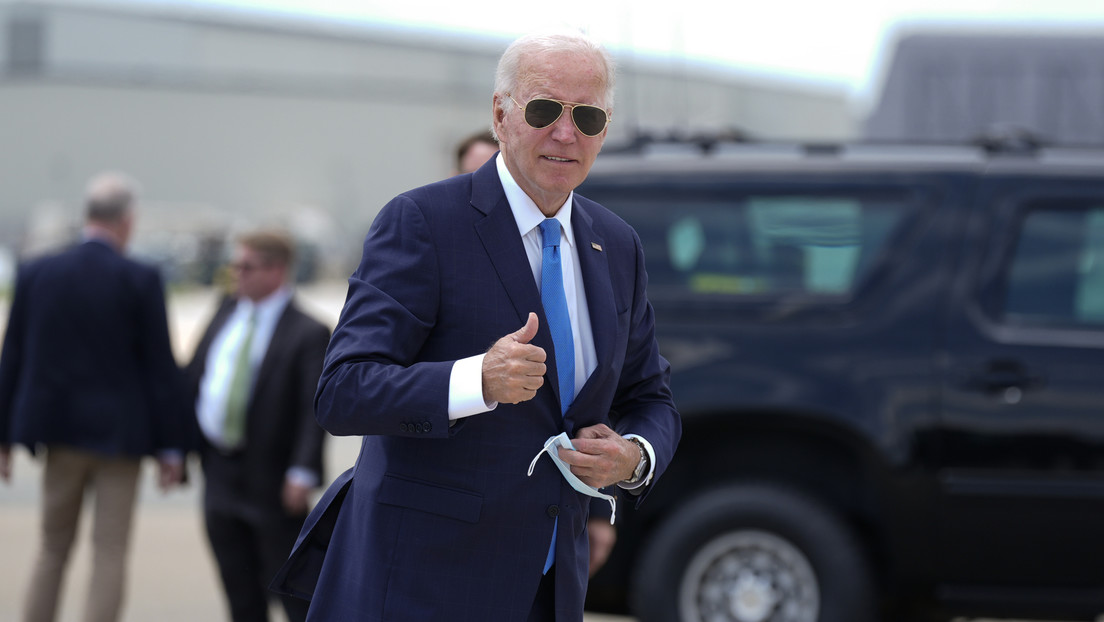 Biden aparece en público por primera vez tras retirarse de la carrera presidencial (VIDEO)