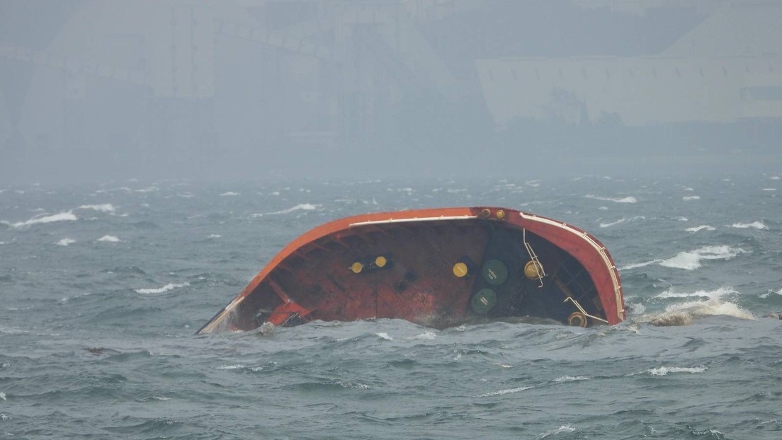 Hundimiento de un buque cisterna provoca un derrame de petróleo frente a las costas de Filipinas