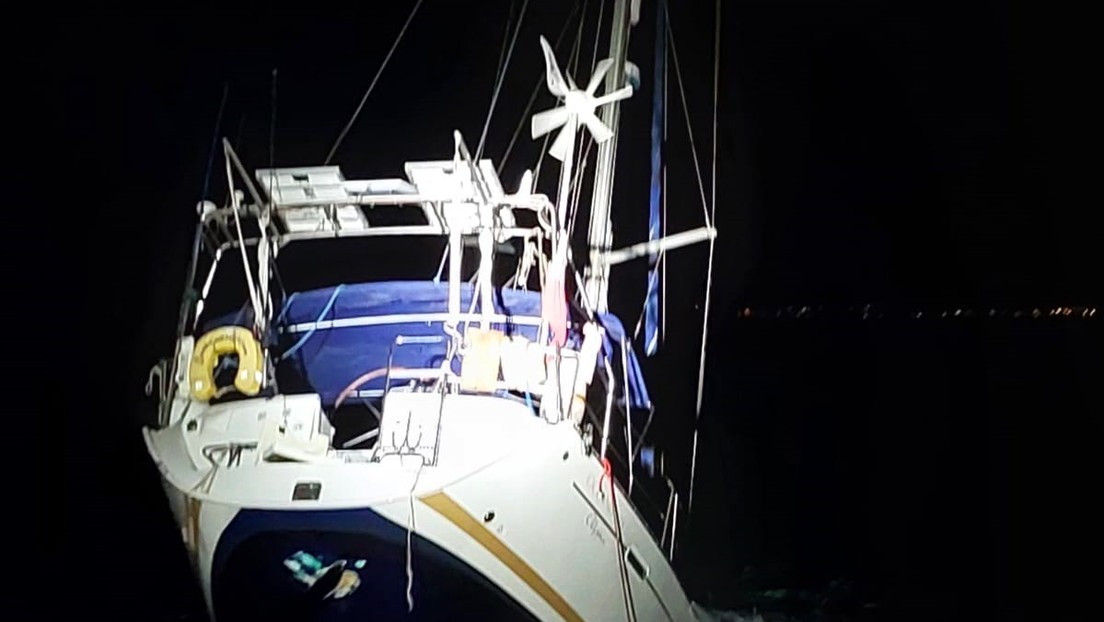 Orcas hunden un velero con tres tripulantes en el estrecho de Gibraltar