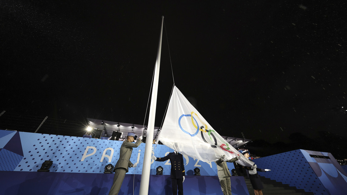 Izan la bandera olímpica al revés en ceremonia de inauguración de los JJ.OO. en París (VIDEO)