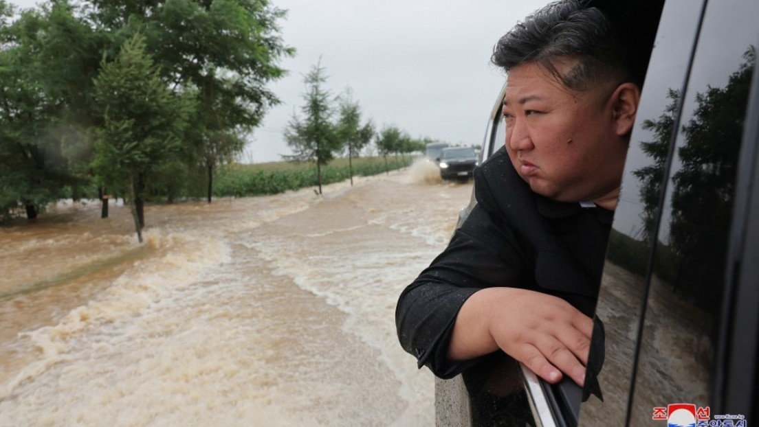 Kim Jong-un dirige en primera persona labores de rescate en una región inundada (FOTOS)