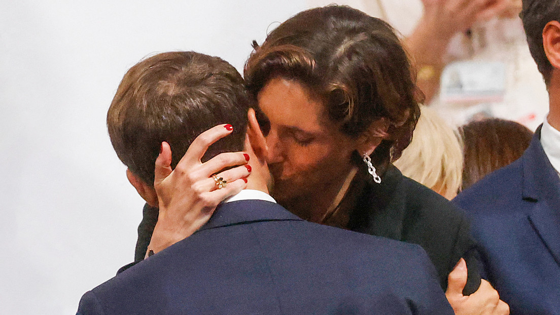 FOTOS: El beso de Macron con su ministra de Deportes causa revuelo en Francia