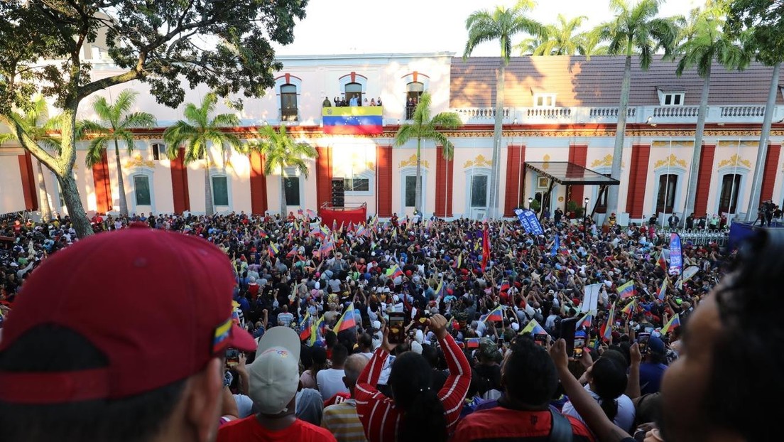 Simpatizantes de Maduro se movilizan en Caracas en rechazo a la reciente violencia