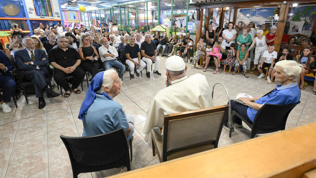 El Papa visita a la sobrina de una monja francesa secuestrada y asesinada por el genocida Astiz