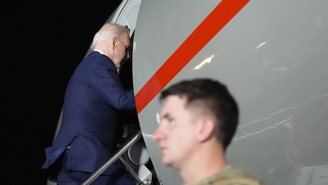 Casa Blanca explica por qué Biden entró en el avión utilizado en el canje de presos