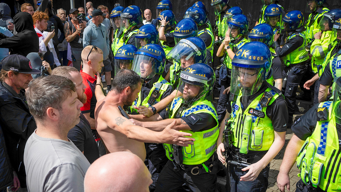 "Guerra civil inevitable": Reino Unido arde en protestas y Musk ya dio su veredicto