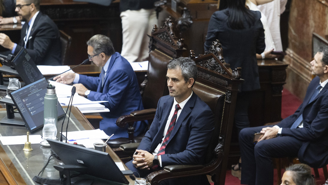 Sonrisas y apoyo a represores: la foto que calienta el escándalo de los diputados de Milei