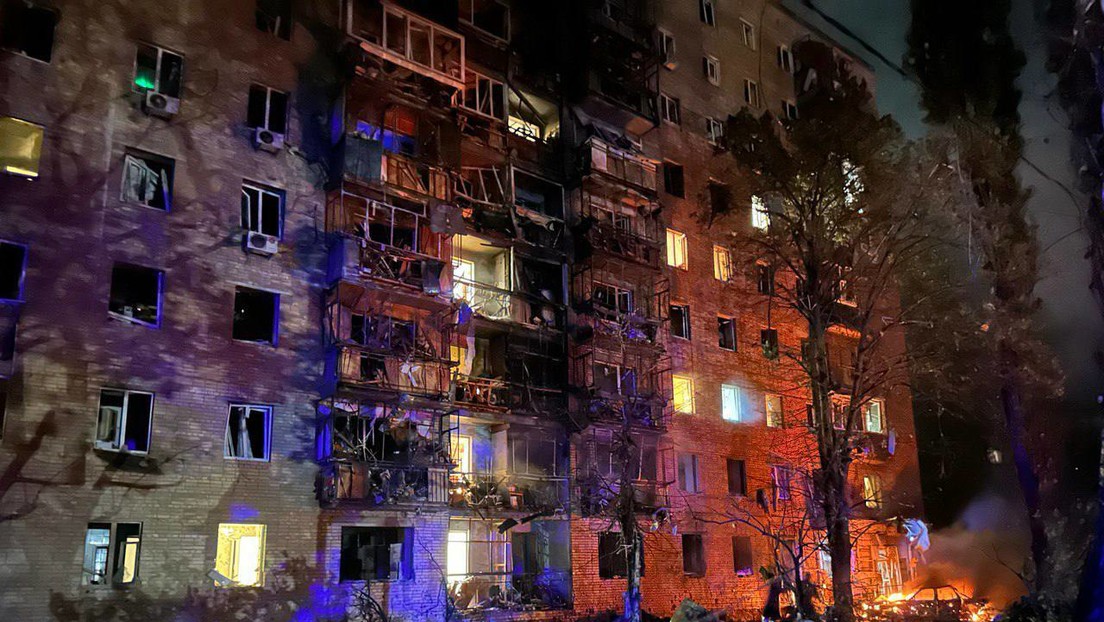 Un misil ucraniano derribado cae sobre un edificio residencial en Kursk