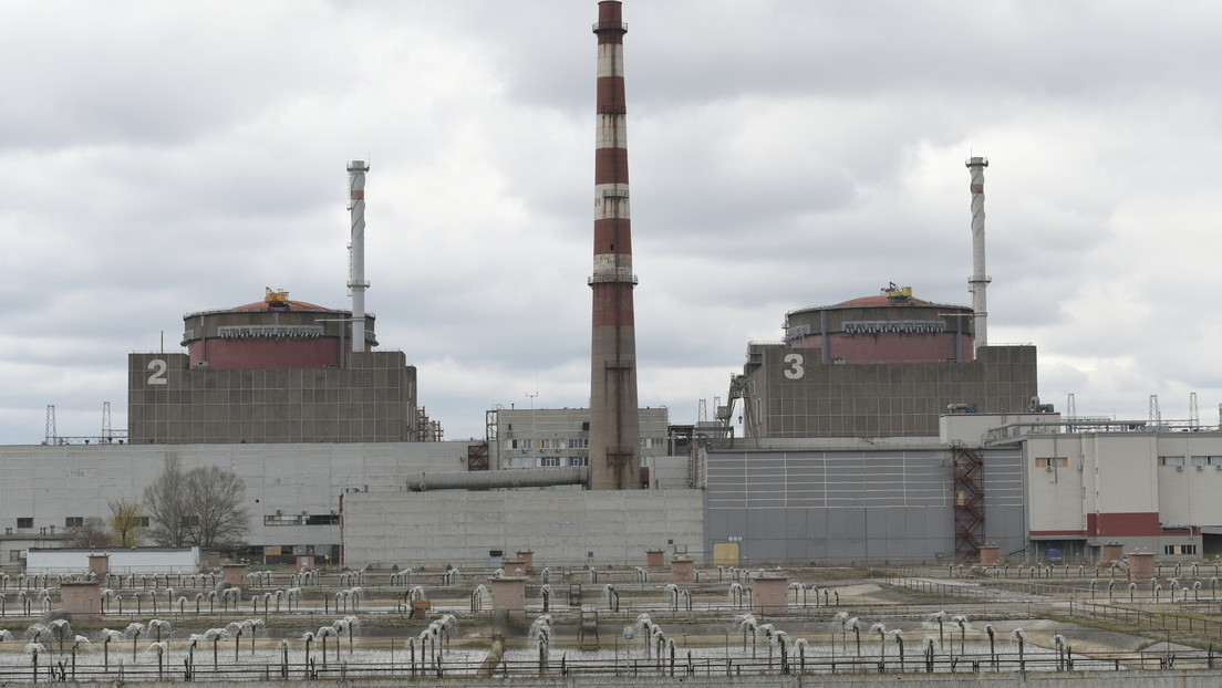 Ataque ucraniano provoca un incendio en la central nuclear de Zaporozhie