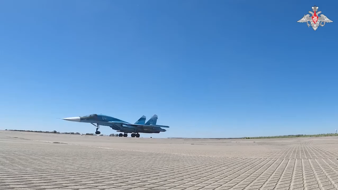 VIDEO: Bombarderos Su-34 atacan tropas ucranianas que se atrincheran en la provincia de Kursk