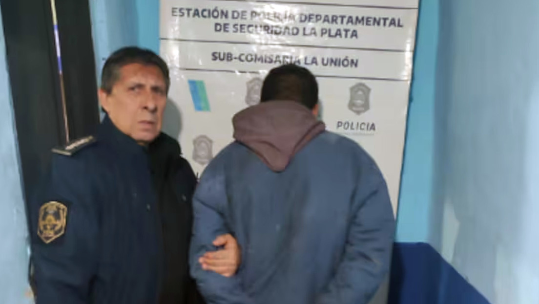 Brutal feminicidio en Argentina: Mata a su esposa a puñaladas tras revisarle el teléfono