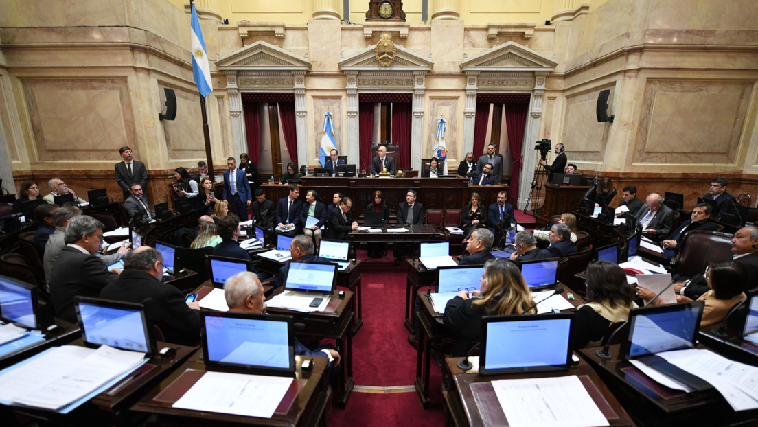 Senadores de Argentina dan marcha atrás al aumento salarial tras escándalo