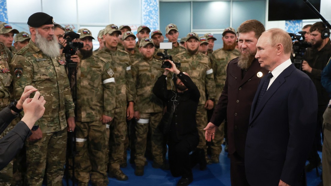 "Seremos invencibles mientras tengamos hombres como ustedes", dice Putin a voluntarios chechenos