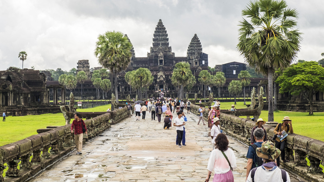 VIDEOS: La tendencia viral de TikTok que pone en riesgo un templo religioso de Camboya