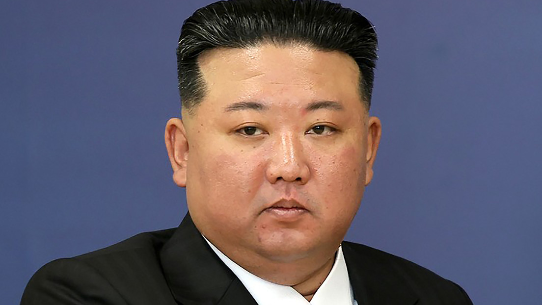 Kim Jong-un asiste a la prueba de nuevos lanzacohetes norcoreanos