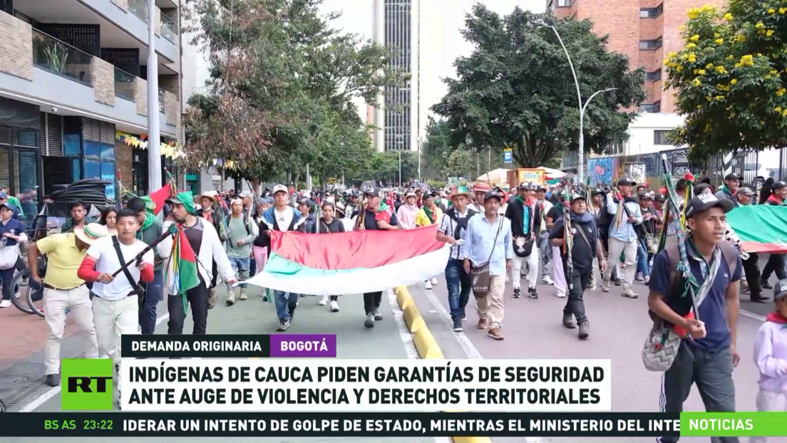 Miles de indígenas marchan en Bogotá en busca de un diálogo directo con Petro