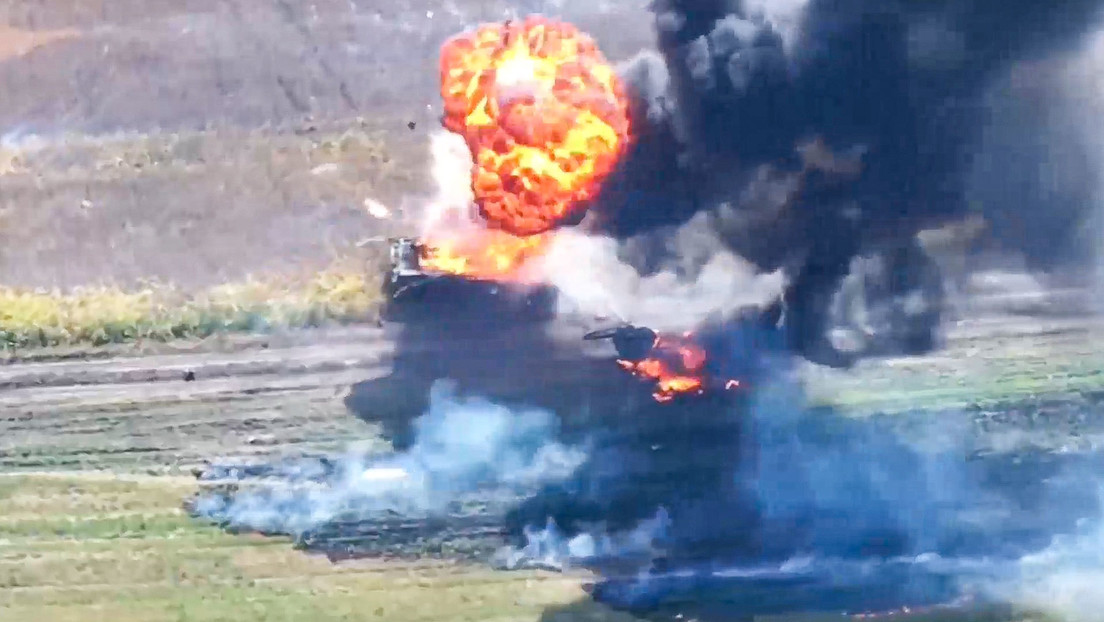 VIDEO: Tanque ucraniano explota como "fuegos artificiales" impactado por un dron ruso