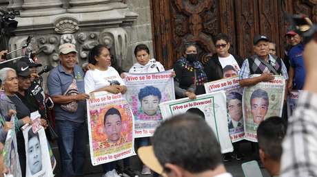 Padres de estudiantes de Ayotzinapa no tendrán más reuniones con López Obrador