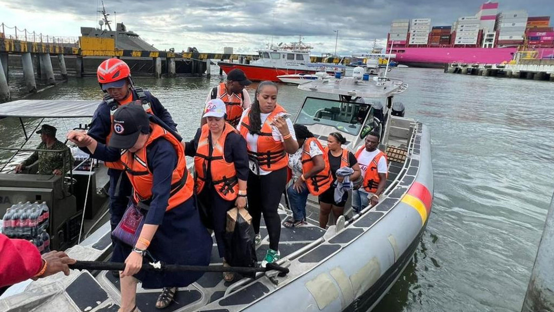 Roban y lanzan al mar a 16 personas frente a las costas de Colombia