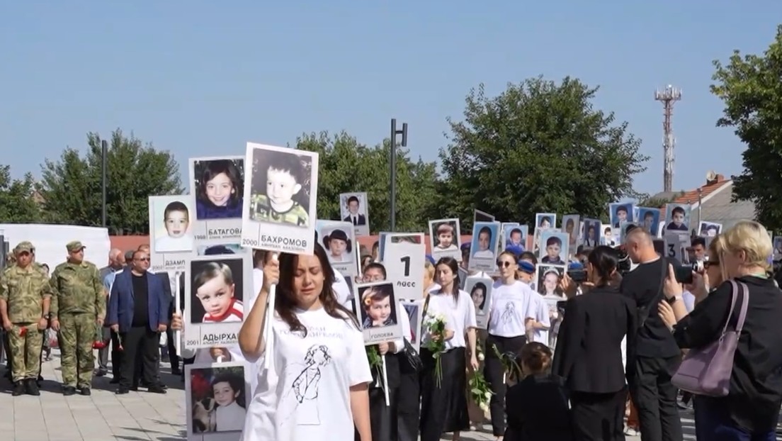 Testigos de la toma de rehenes en la escuela de Beslán recuerdan atrocidades de terroristas