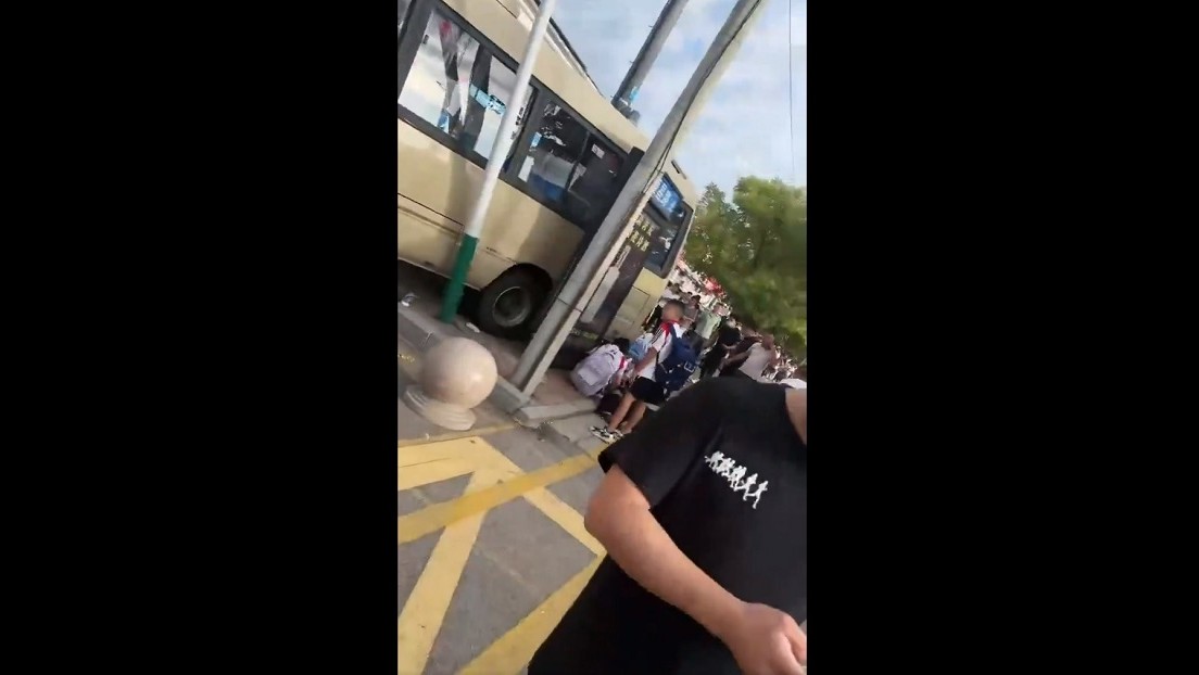 Un bus atropella a peatones frente a una escuela china y deja varios muertos, incluidos niños