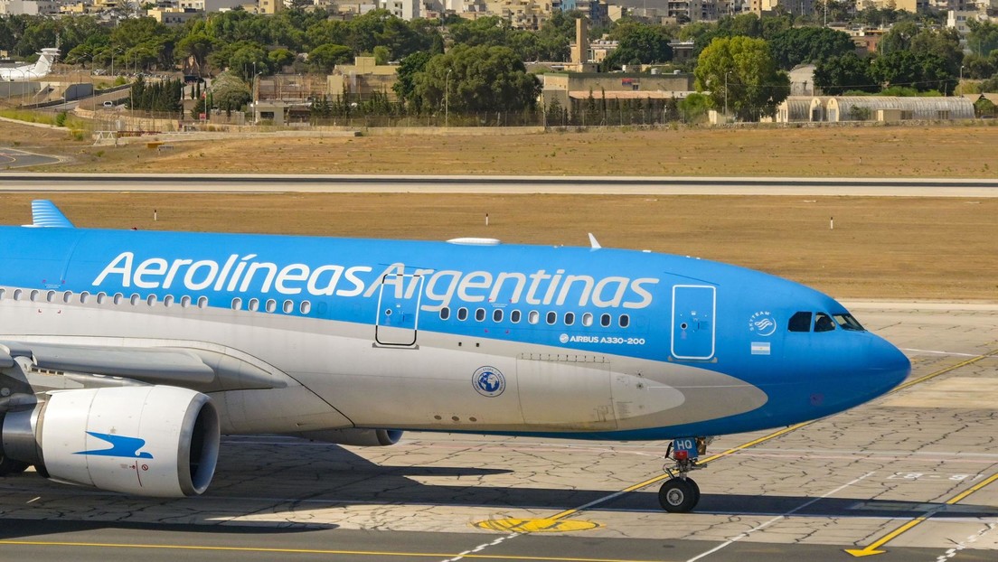 Pilotos de Aerolíneas Argentinas van a huelga