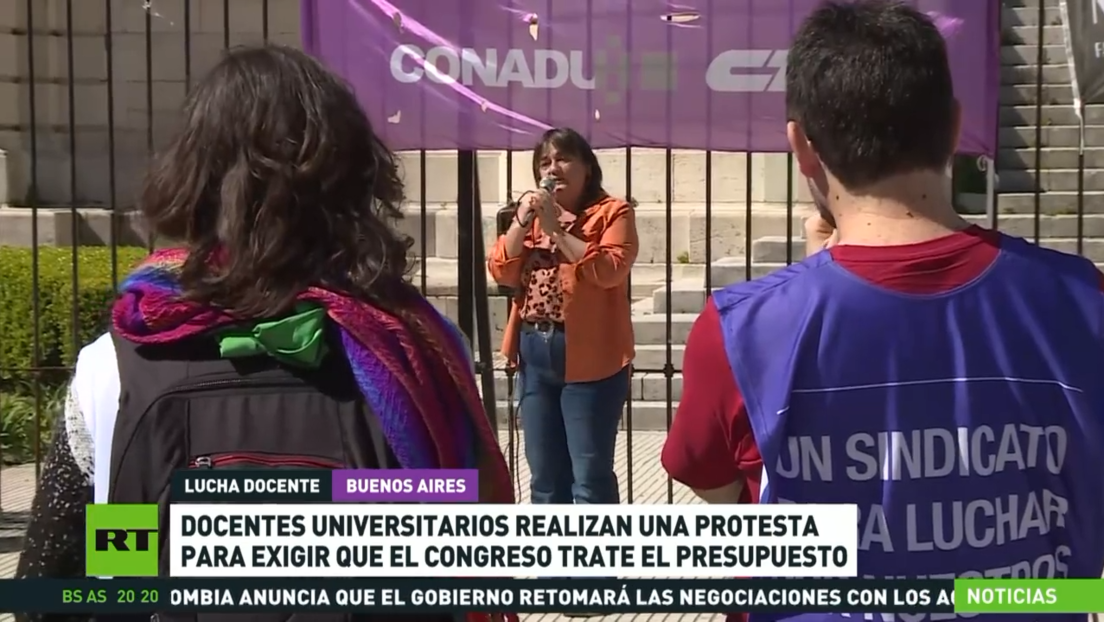 Docentes universitarios protestan para exigir que el Congreso argentino trate el presupuesto