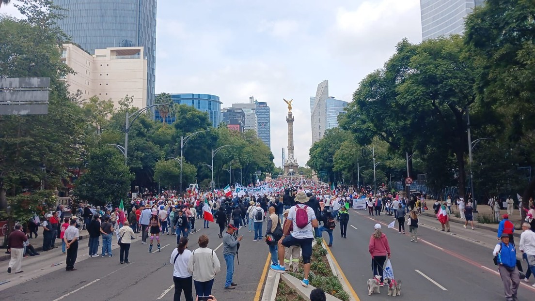 Estudiantes y asociaciones civiles marchan en contra de la reforma judicial en México (VIDEO)