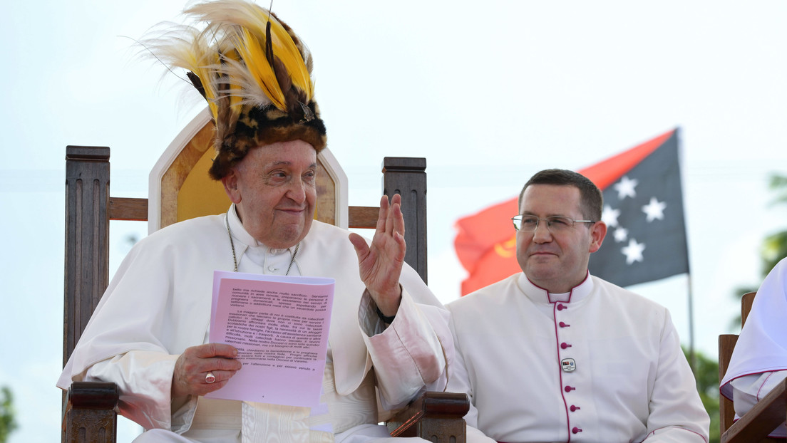 Ayuda humanitaria y juguetes: Francisco visita una ciudad remota de Papúa Nueva Guinea