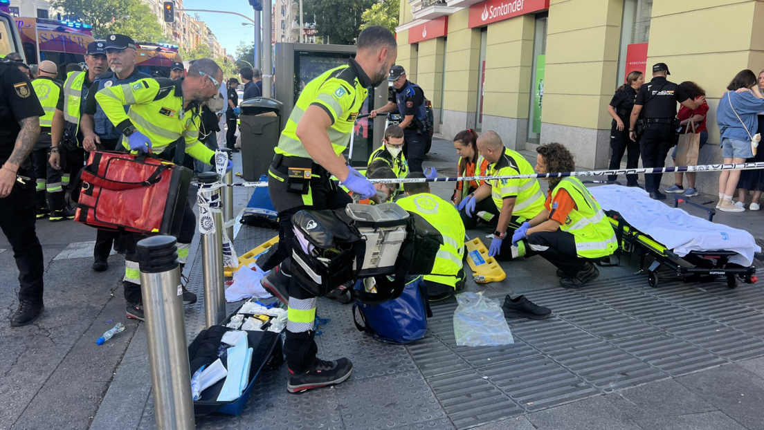 Un coche de la Policía española atropella a un bebé y a otras tres personas en el centro de Madrid