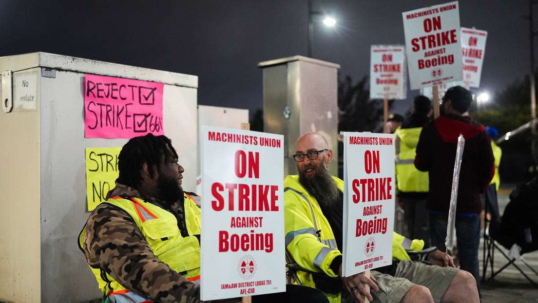 Trabajadores de Boeing van a huelga en EE.UU. por primera vez desde 2008