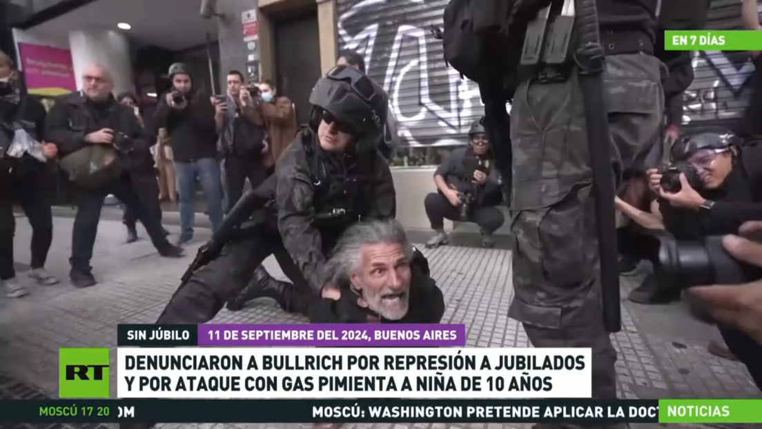 Fuerte represión policial a manifestantes que protestaban contra política jubilatoria de Milei