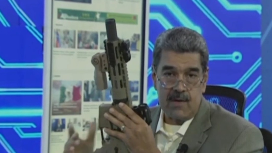 Maduro exhibe un fusil de asalto de EE.UU. introducido en Venezuela "para ataques terroristas"