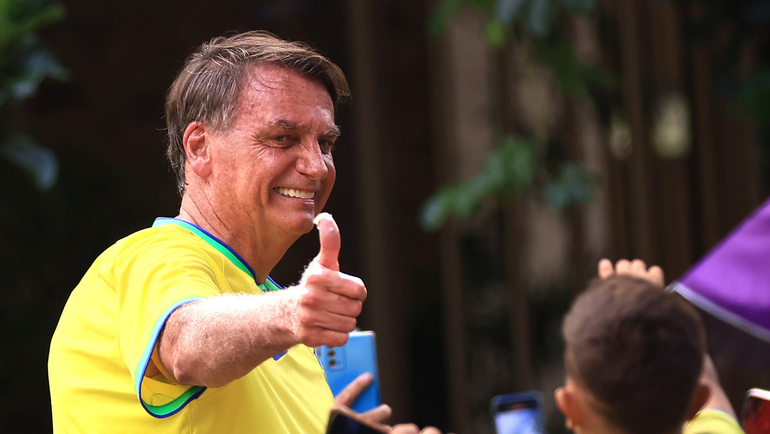 Bolsonaro publica en X pese a la suspensión de la plataforma en Brasil