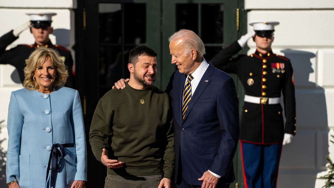 Bloomberg: Zelenski pedirá a Biden que invite a Ucrania a la OTAN