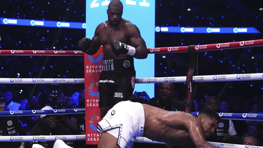 Daniel Dubois vence por nocaut a Anthony Joshua y retiene su título mundial de los pesados